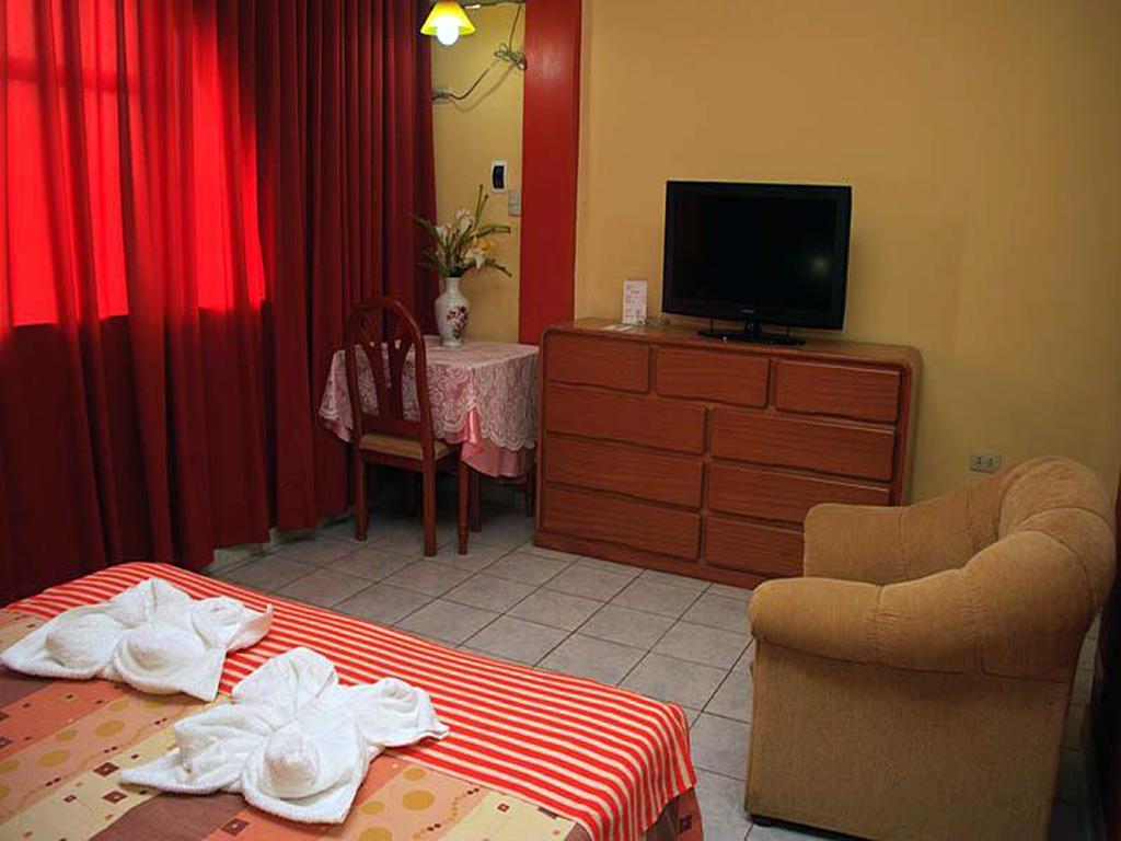 Hotel & Suites La Posada De Lobo Iquitos Habitación foto